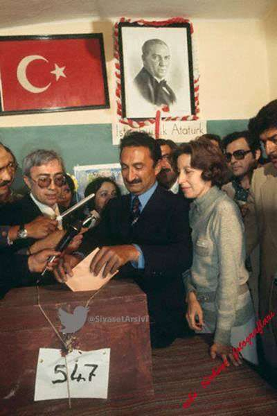 Bülent Ecevit Kimdir?