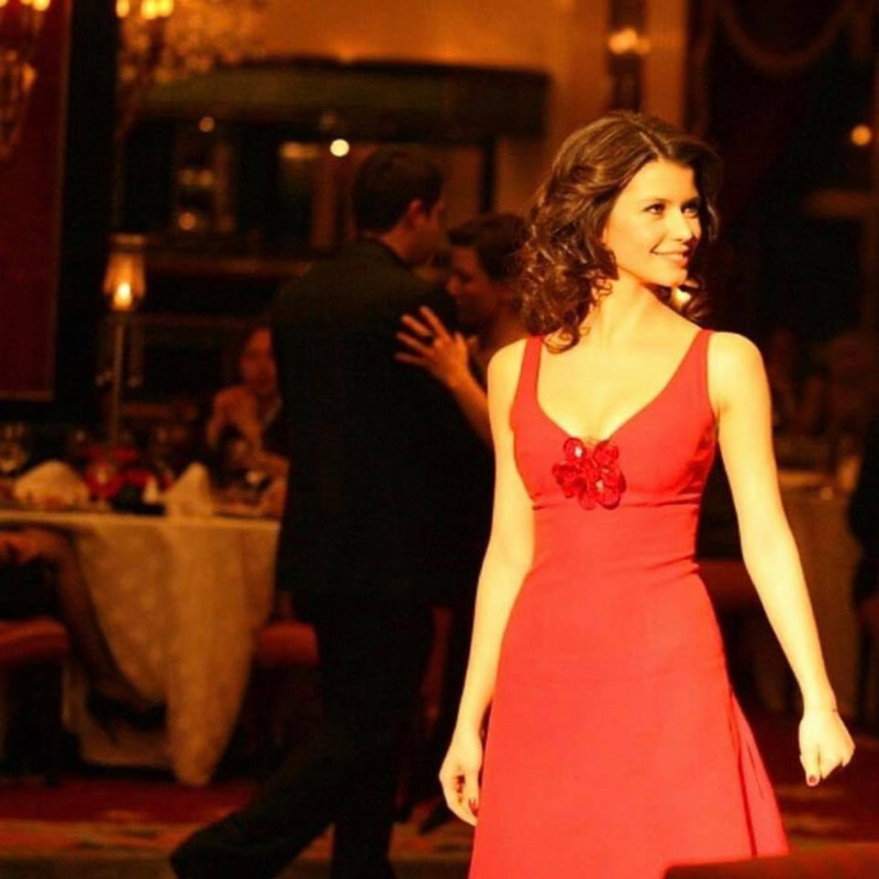 Beren Saat Kimdir?