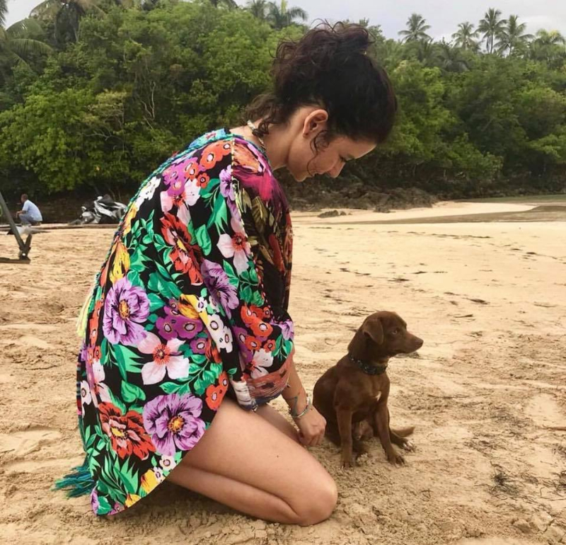 Beren Saat Kimdir?