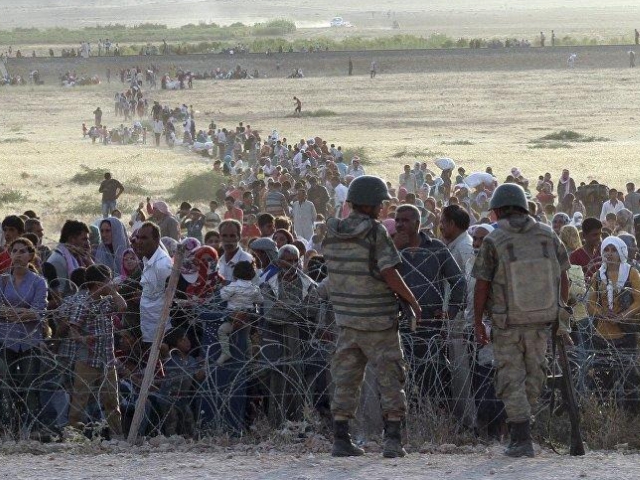 AB Türkiye'ye mülteci anlaşması için bastırıyor