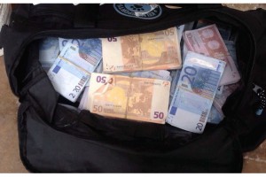 Havalimanı'nda yakayı ele verdi