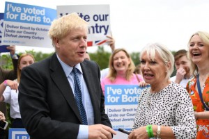 İngiltere Sağlık Bakan Yardımcısı Nadine Dorries'te korona virüsü