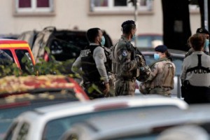 SON DAKİKA: Yunan Ortodoks papaz Fransa'da kilisede vurularak yaralandı