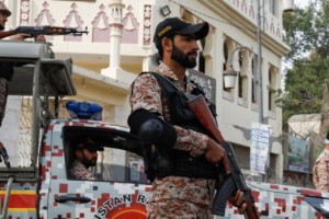 Terör saldırılarının gölgesinde seçim yapılıyor