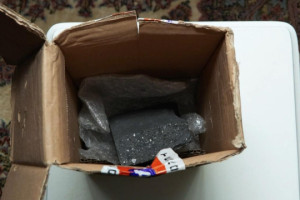 Kargodan tablet yerine taş çıktı